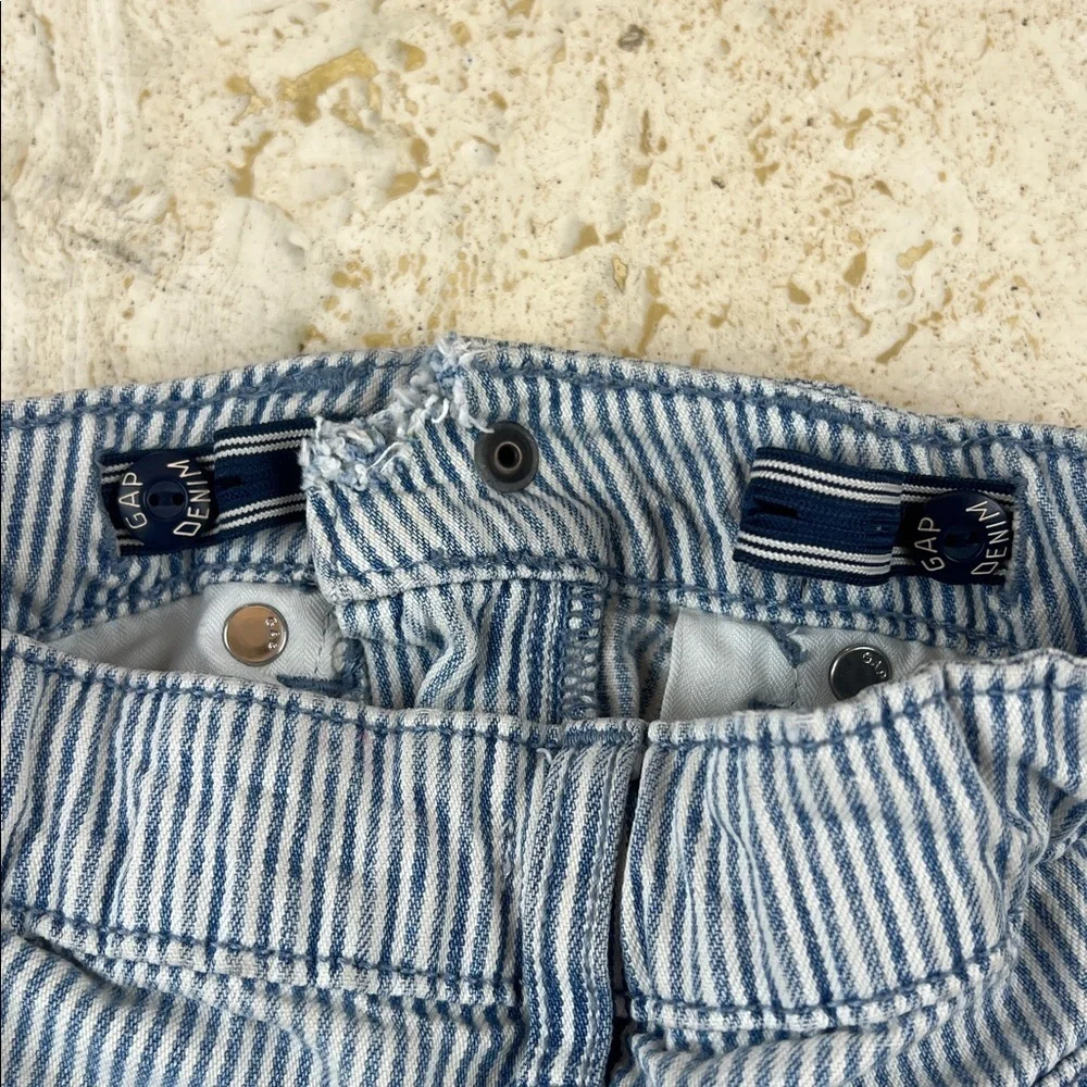 Gap denim girls skirt size 6 blue and white stripe